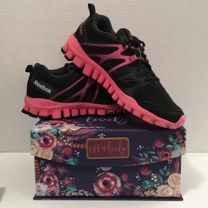 Reebok women’s size 8 Real Flex black & Pink